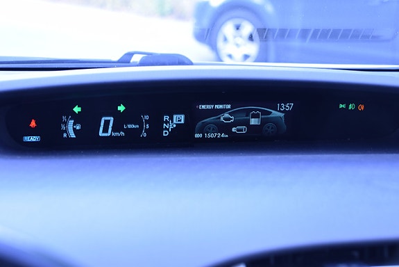 Toyota Prius Plug-in Hybrid 15 of 22