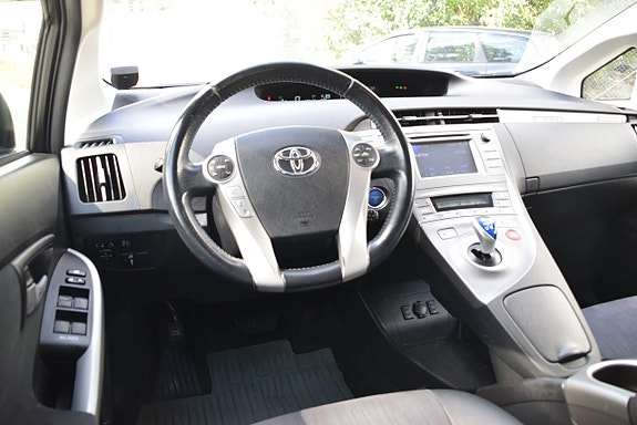 Toyota Prius Plug-in Hybrid 7 of 22