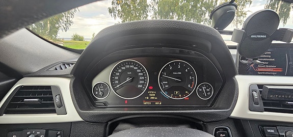 BMW 320d 6 of 11