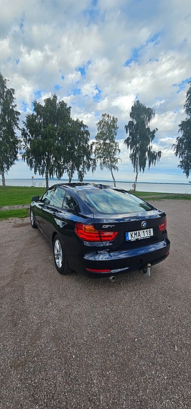 BMW 320d 3 of 11