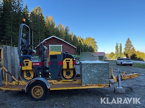 Vält Dynapac CC102 med maskinsläp. 5 of 6