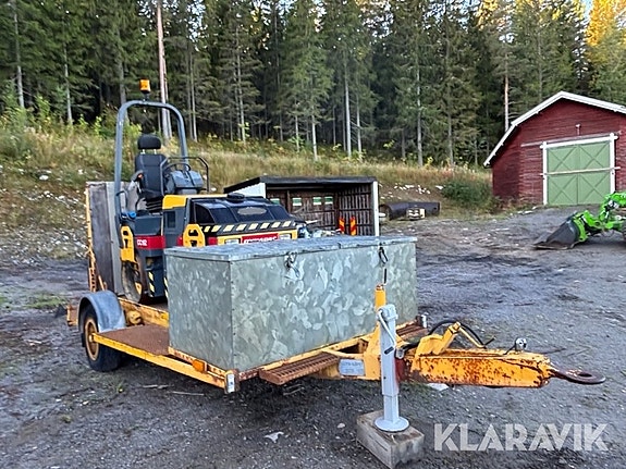 Vält Dynapac CC102 med maskinsläp. 6 of 6