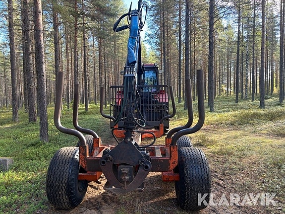 Traktor med skogsvagn Belarus 920 Syncro 5 of 6