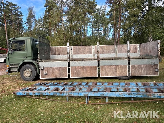 Veteranlastbil Scania P92M 4x2 med lämmar och 3 of 6