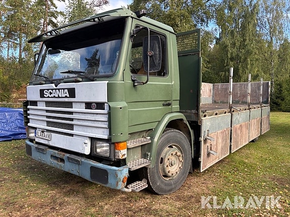 Veteranlastbil Scania P92M 4x2 med lämmar och 2 of 6
