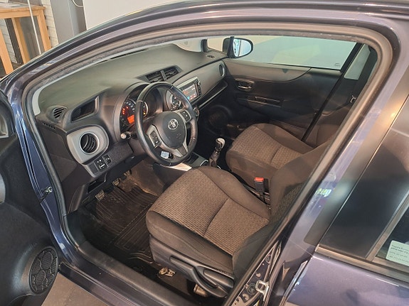 Toyota Yaris 5 of 10