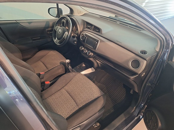 Toyota Yaris 8 of 10