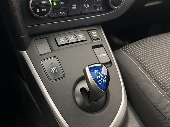 Toyota Auris 24 of 29