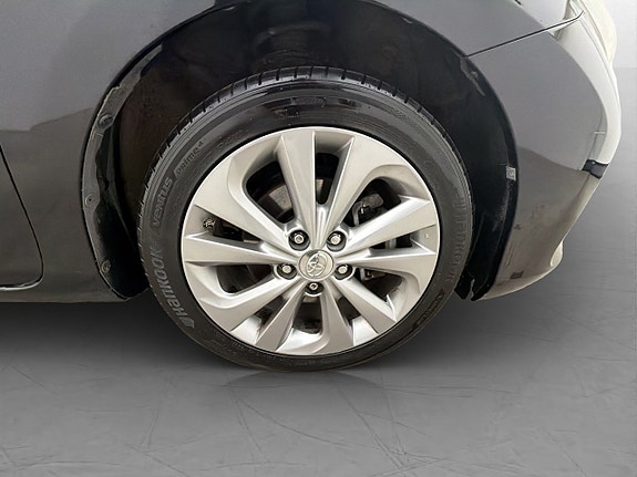 Toyota Auris 29 of 29