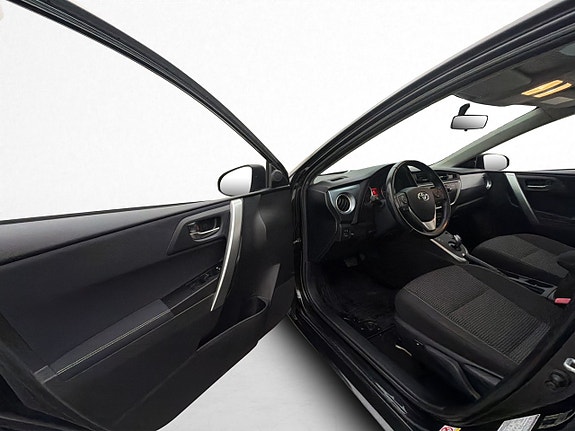 Toyota Auris 18 of 29