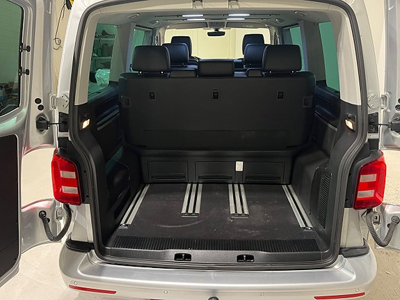 Volkswagen Multivan 12 of 22