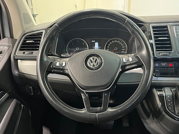 Volkswagen Multivan 14 of 22