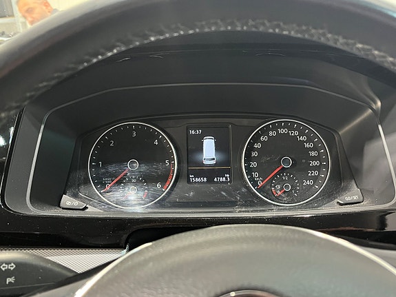 Volkswagen Multivan 18 of 22