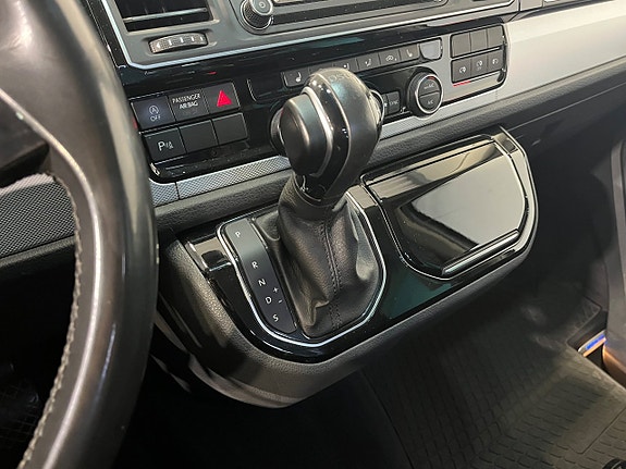 Volkswagen Multivan 16 of 22