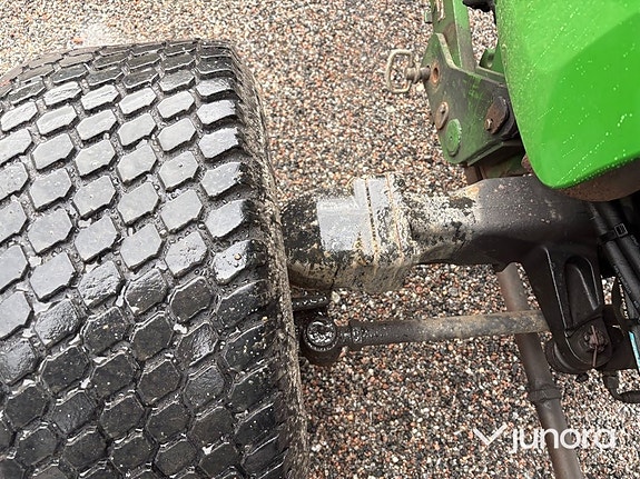 Traktor John Deere 4520 med vikplog och sandspridare 10 of 30