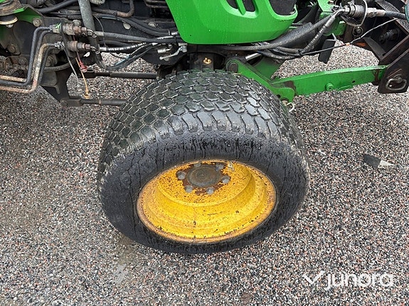 Traktor John Deere 4520 med vikplog och sandspridare 15 of 30