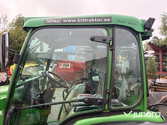 Traktor John Deere 4520 med vikplog och sandspridare 25 of 30