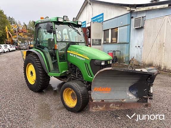Traktor John Deere 4520 med vikplog och sandspridare 7 of 30