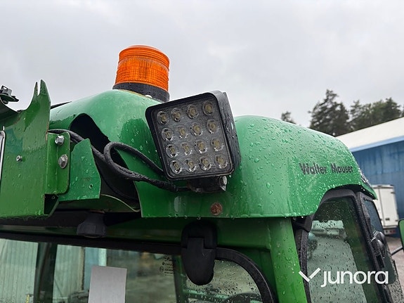 Traktor John Deere 4520 med vikplog och sandspridare 23 of 30