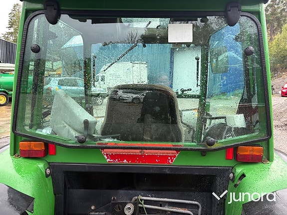 Traktor John Deere 4520 med vikplog och sandspridare 22 of 30