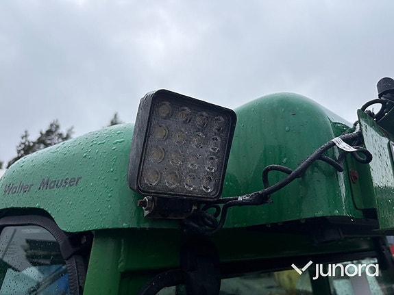 Traktor John Deere 4520 med vikplog och sandspridare 24 of 30