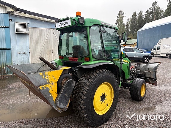Traktor John Deere 4520 med vikplog och sandspridare 5 of 30