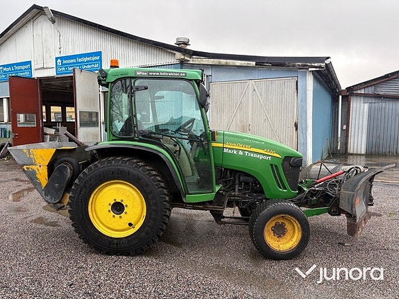 Traktor John Deere 4520 med vikplog och sandspridare 6 of 30