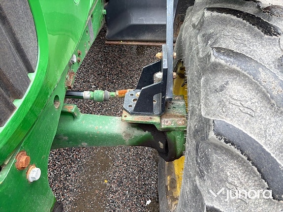 Traktor John Deere 5620 med vikplog och sandspridare 11 of 30