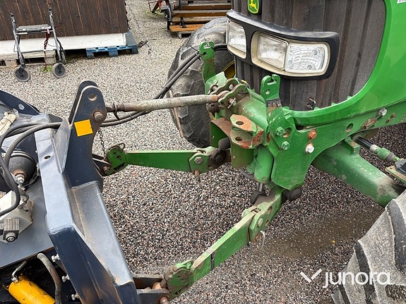 Traktor John Deere 5620 med vikplog och sandspridare 12 of 30