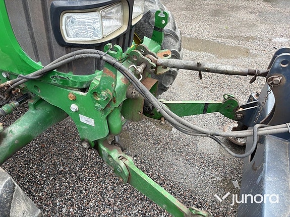 Traktor John Deere 5620 med vikplog och sandspridare 16 of 30