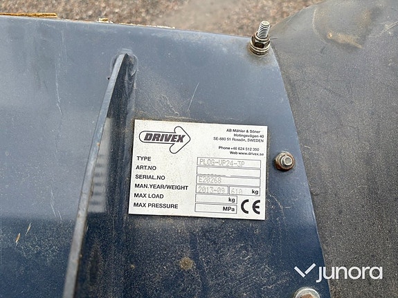 Traktor John Deere 5620 med vikplog och sandspridare 15 of 30