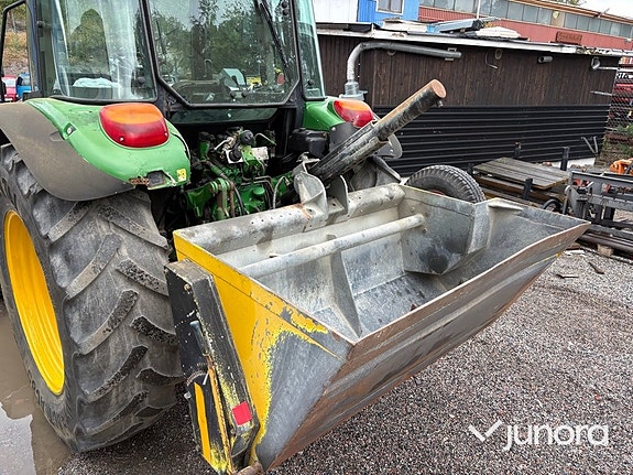 Traktor John Deere 5620 med vikplog och sandspridare 24 of 30