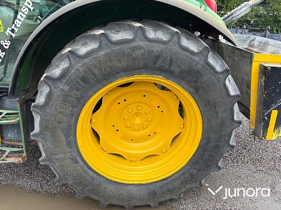 Traktor John Deere 5620 med vikplog och sandspridare 9 of 30