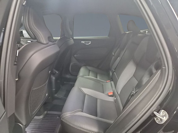Volvo XC60 8 of 13