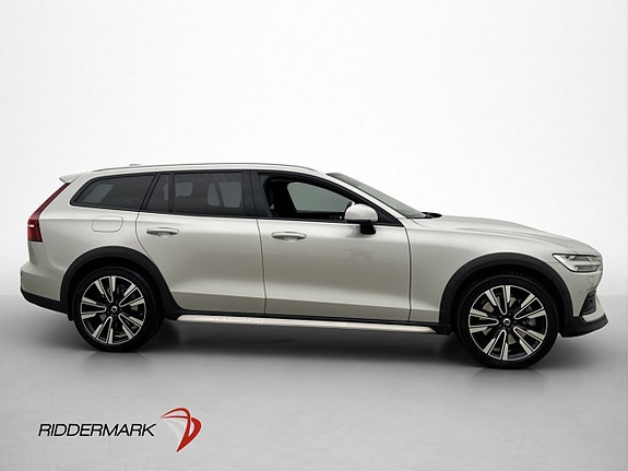 Volvo V60 Cross Country 3 of 30