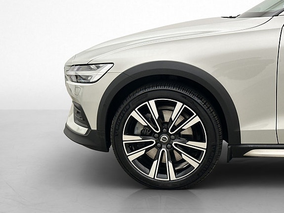 Volvo V60 Cross Country 10 of 30