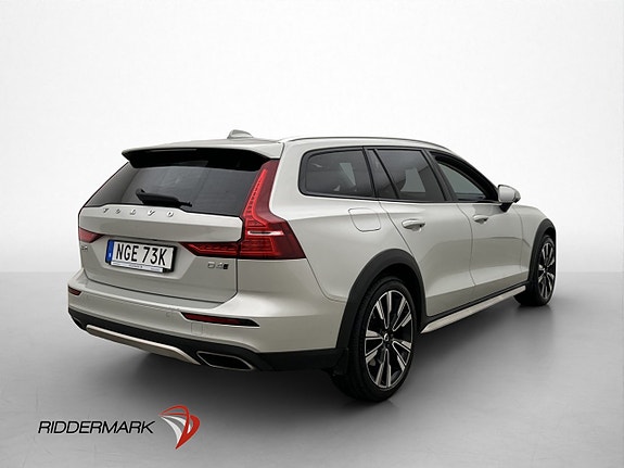 Volvo V60 Cross Country 8 of 30