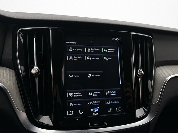 Volvo V60 Cross Country 28 of 30