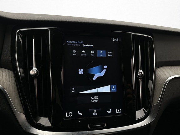 Volvo V60 Cross Country 13 of 30