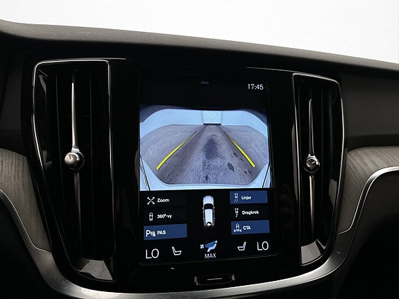 Volvo V60 Cross Country 30 of 30