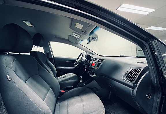 Kia Rio 8 of 18