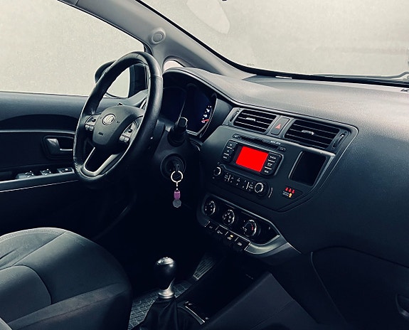 Kia Rio 9 of 18