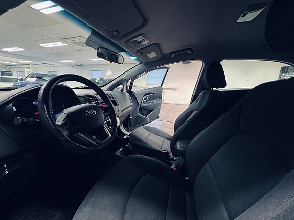 Kia Rio 7 of 18