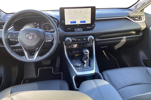 Toyota RAV4 10 of 21