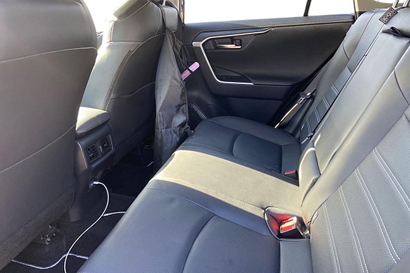 Toyota RAV4 13 of 21