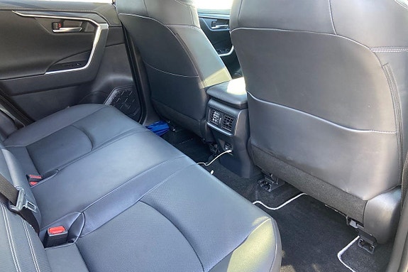 Toyota RAV4 9 of 21