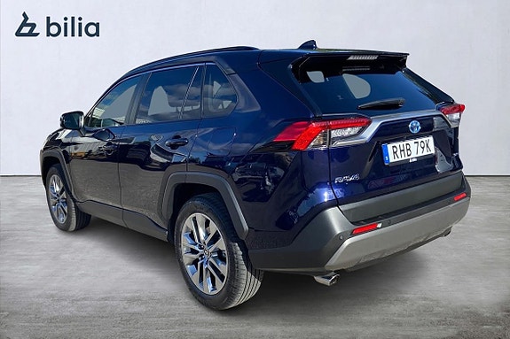 Toyota RAV4 2 of 21