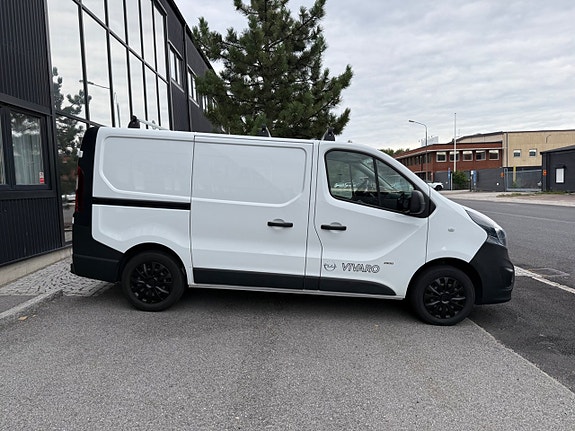 Opel Vivaro 2 of 18