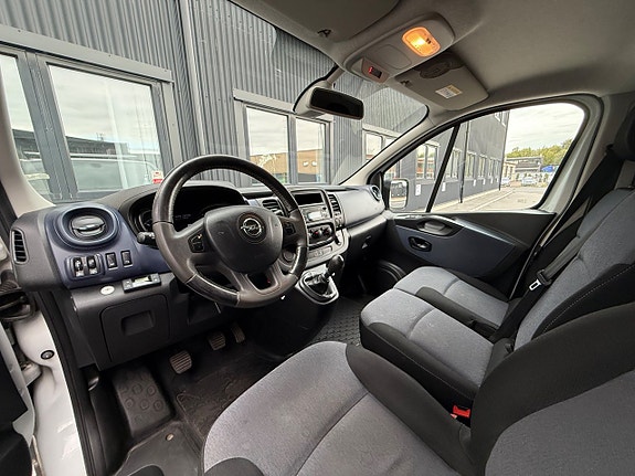 Opel Vivaro 10 of 18