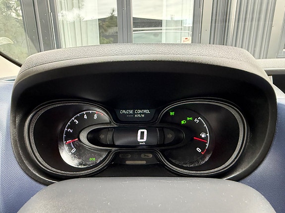 Opel Vivaro 13 of 18